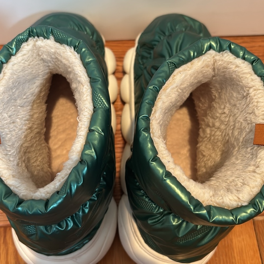 Shark size 42 - 43 puffy shimmery green lightweight ankle boot slippers - Picture 9 of 15